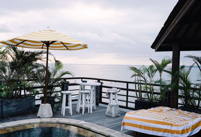 هتل The Point Surfcamp Bali