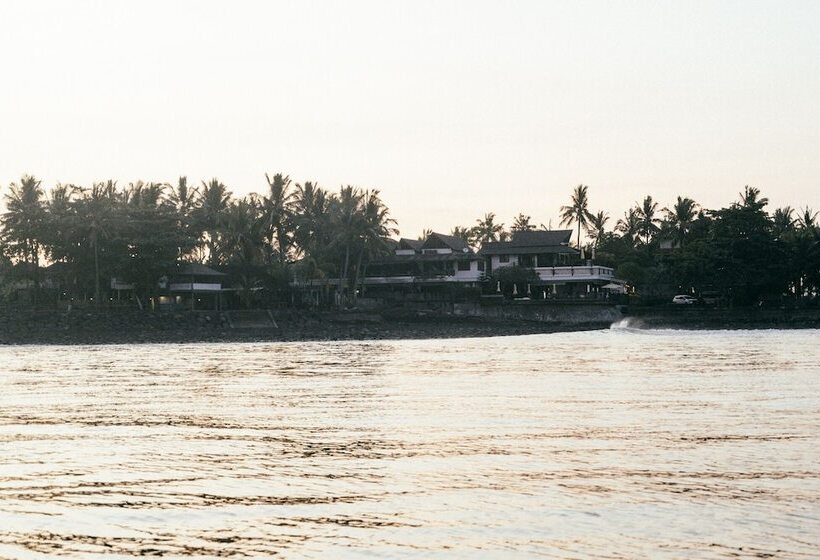 هتل The Point Surfcamp Bali