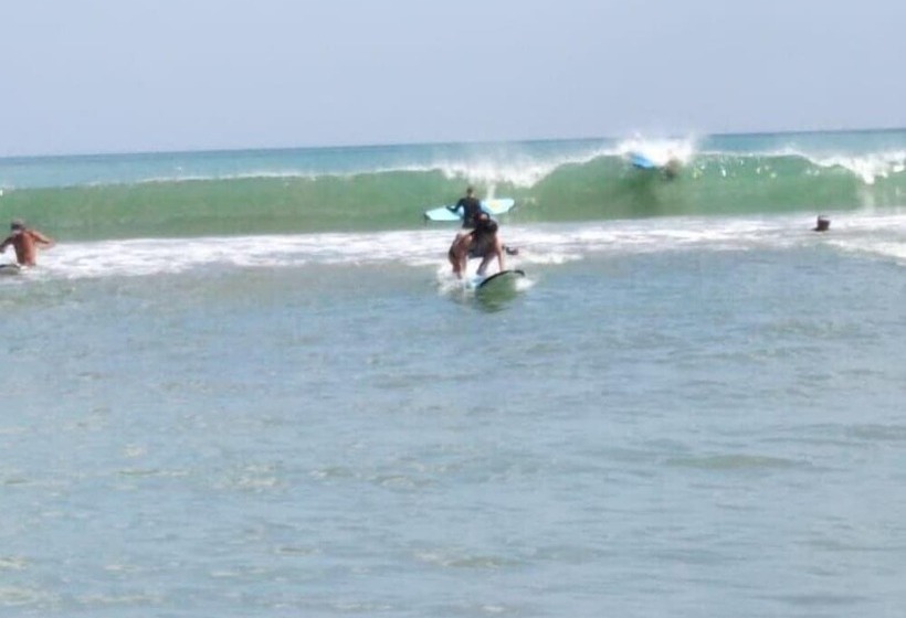 هتل The Point Surfcamp Bali