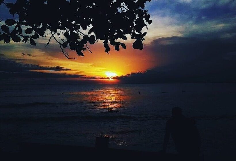 هتل The Point Surfcamp Bali