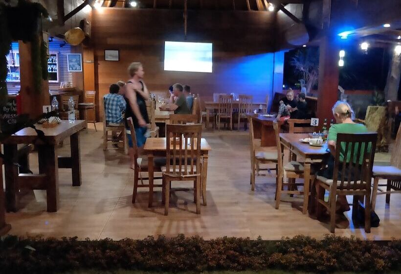 هتل The Point Surfcamp Bali