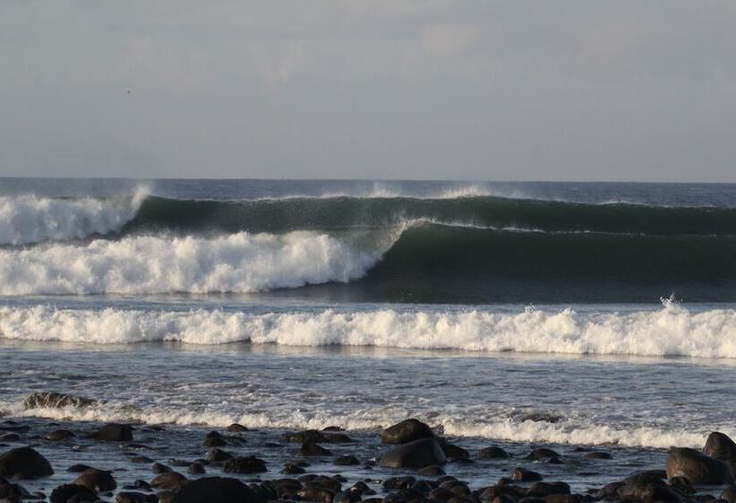 هتل The Point Surfcamp Bali