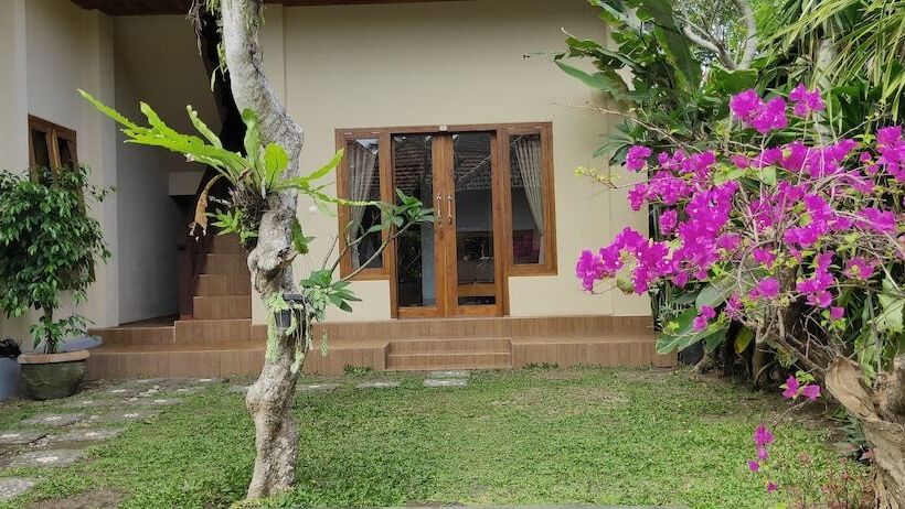 هتل The Point Surfcamp Bali