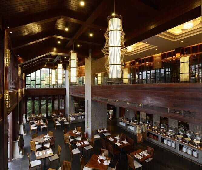 هتل Shixishu Jianguo Yalong Bay Resort