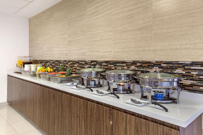 هتل Sleep Inn Tijuana