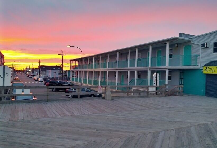 Мотель Boardwalk Sand & Surf Beach Hotel Oceanfront