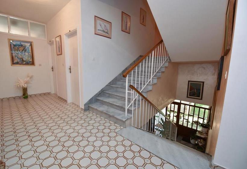 پانسیون Royal Rooms Novalja