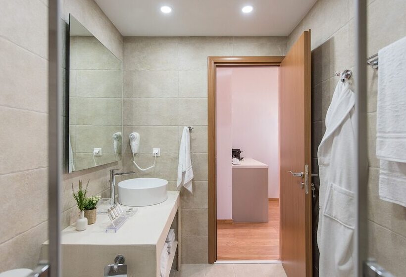 هتل Bluebell Luxury Suites