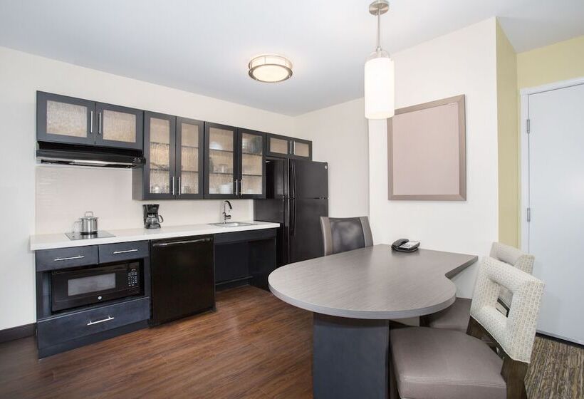 فندق Candlewood Suites Pueblo, An Ihg