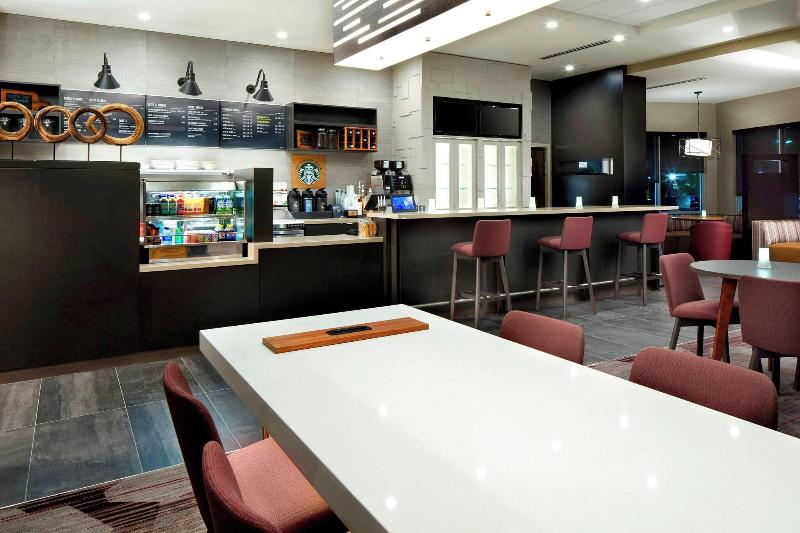 هتل Courtyard By Marriott Houston Intercontinental Airport