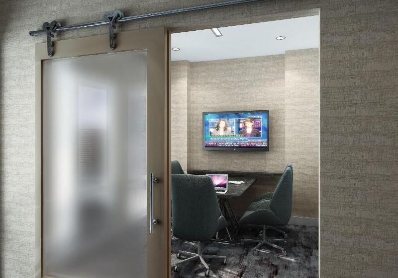 هتل Courtyard By Marriott Houston Intercontinental Airport