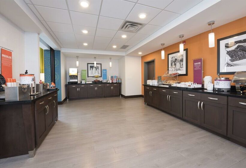 فندق Hampton Inn Westfield