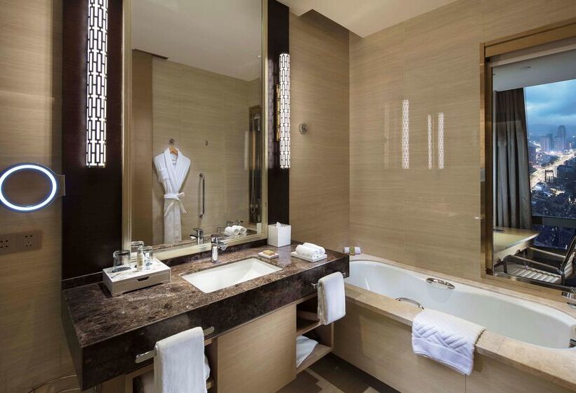 هتل Hilton Yantai