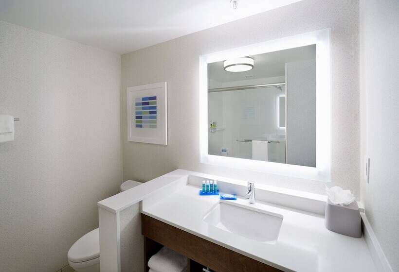 Отель Holiday Inn Express & Suites Cincinnati North Liberty Way, An Ihg