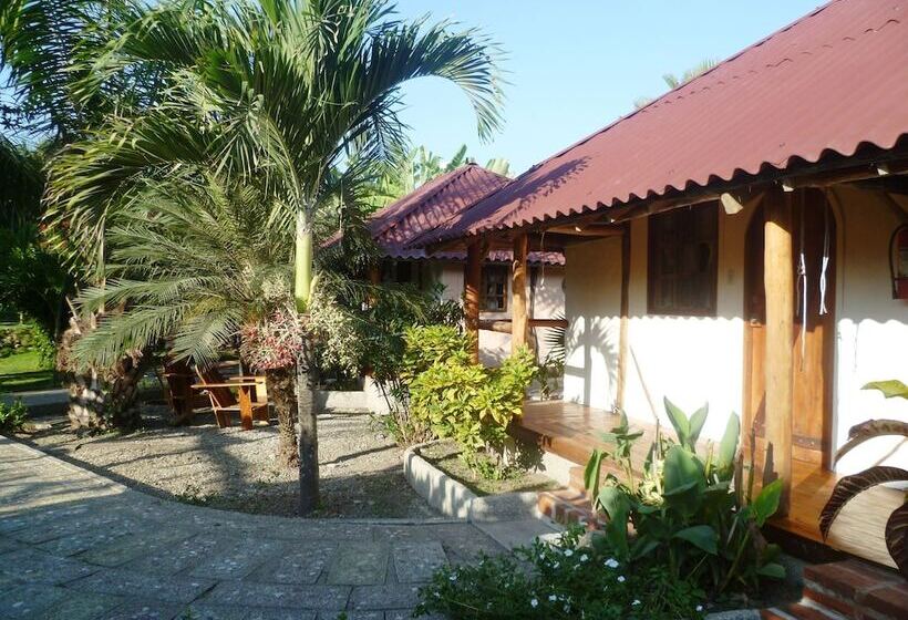 هتل La Barquita Beach Hostel