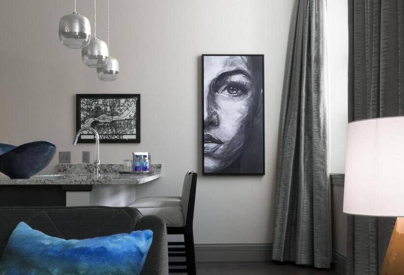 هتل The Current Iowa, Autograph Collection