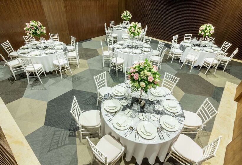 Fotos del hotel The Fives Downtown Hotel & Residences, Curio Collection by Hilton:  43