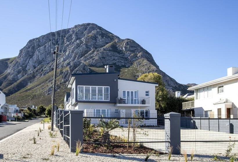 تختخواب و صبحانه Whale Coast Ocean Villa