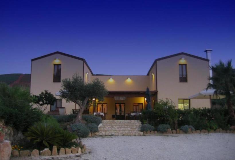 هتل Agriturismo Tarantola