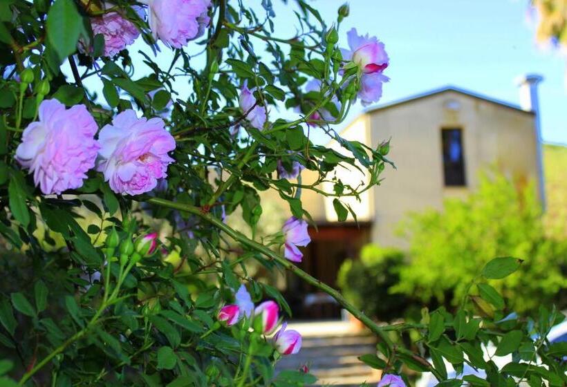 هتل Agriturismo Tarantola