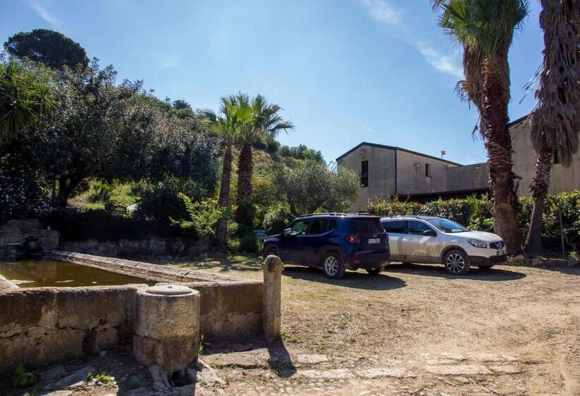 هتل Agriturismo Tarantola