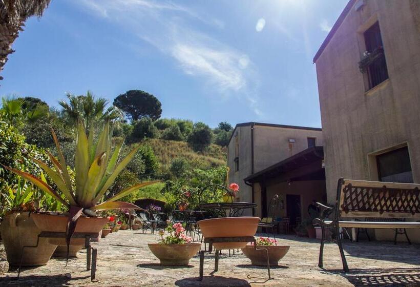 هتل Agriturismo Tarantola