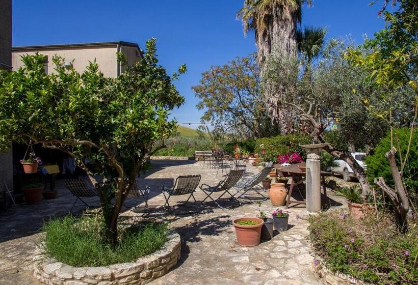 هتل Agriturismo Tarantola