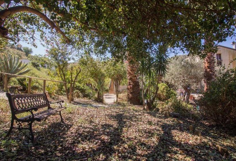 هتل Agriturismo Tarantola