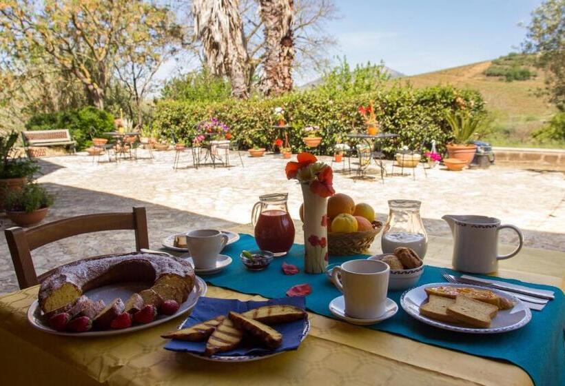 هتل Agriturismo Tarantola