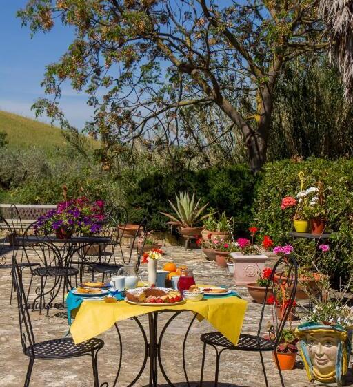 هتل Agriturismo Tarantola