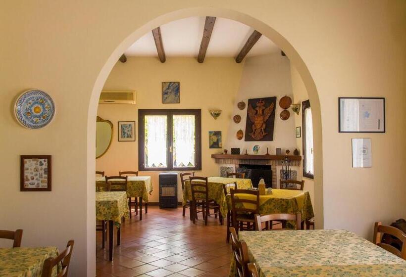 هتل Agriturismo Tarantola