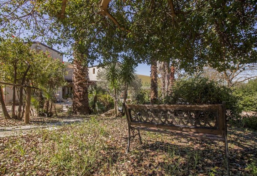 هتل Agriturismo Tarantola
