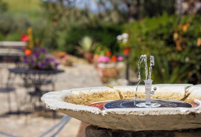 هتل Agriturismo Tarantola