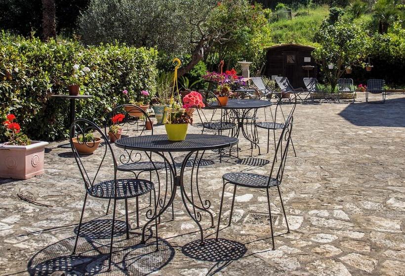 هتل Agriturismo Tarantola