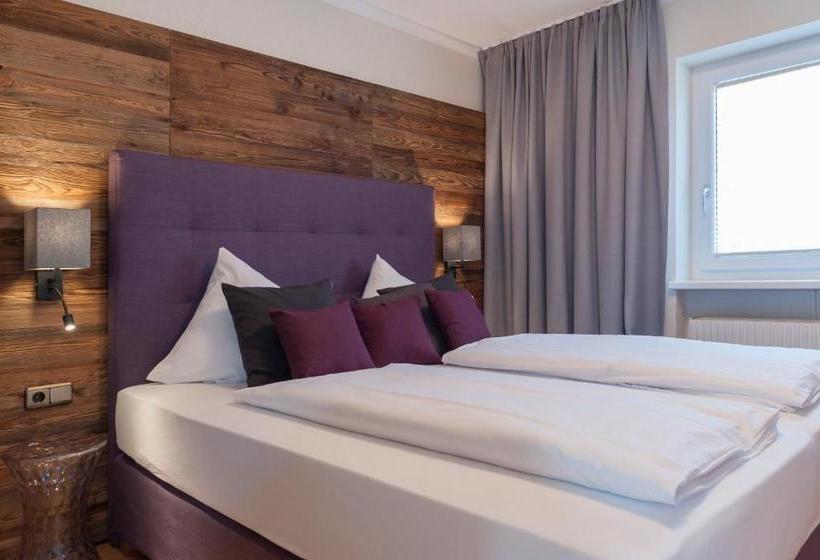 Отель Appartements Rofan & Karwendelblick