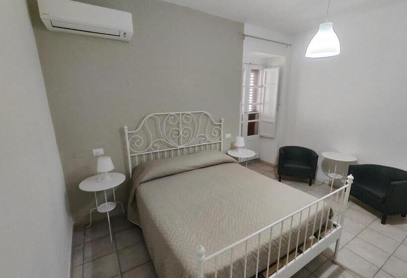 هتل B&b Del Carmine