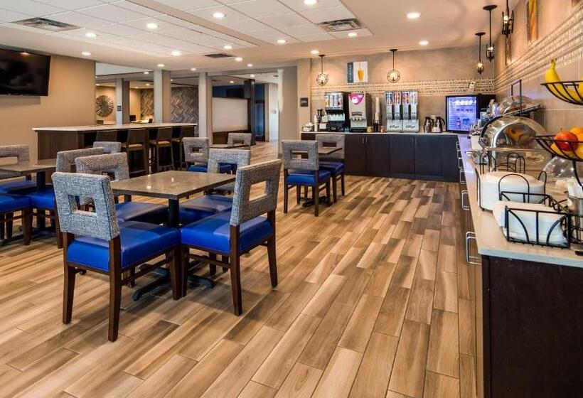 فندق Wyndham Garden New Roads / False River