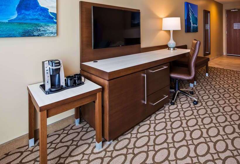 هتل Best Western Plus St. John S Airport  And Suites