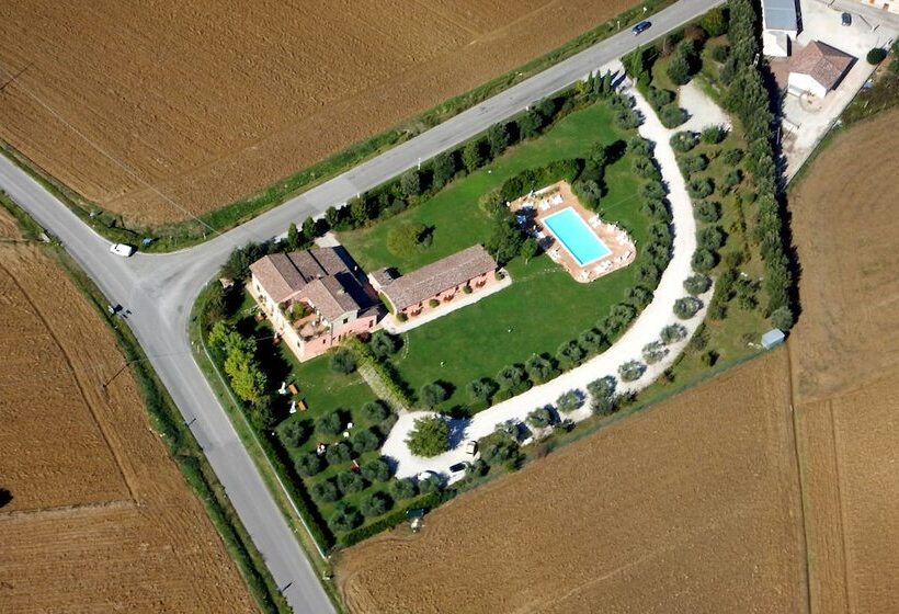 Отель Agriturismo Casale Le Selvette