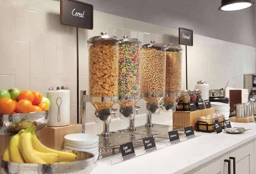 هتل Embassy Suites By Hilton Wilmington Riverfront