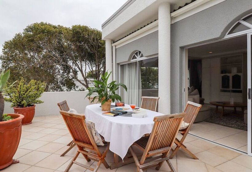 هتل Hermanus Beachfront Lodge   Solar Power