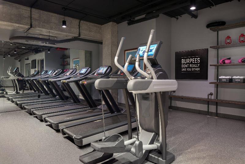 Отель Moxy Seattle Downtown
