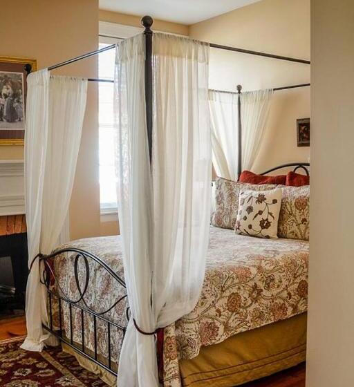 בית מלון כפרי The Swope Manor Bed & Breakfast