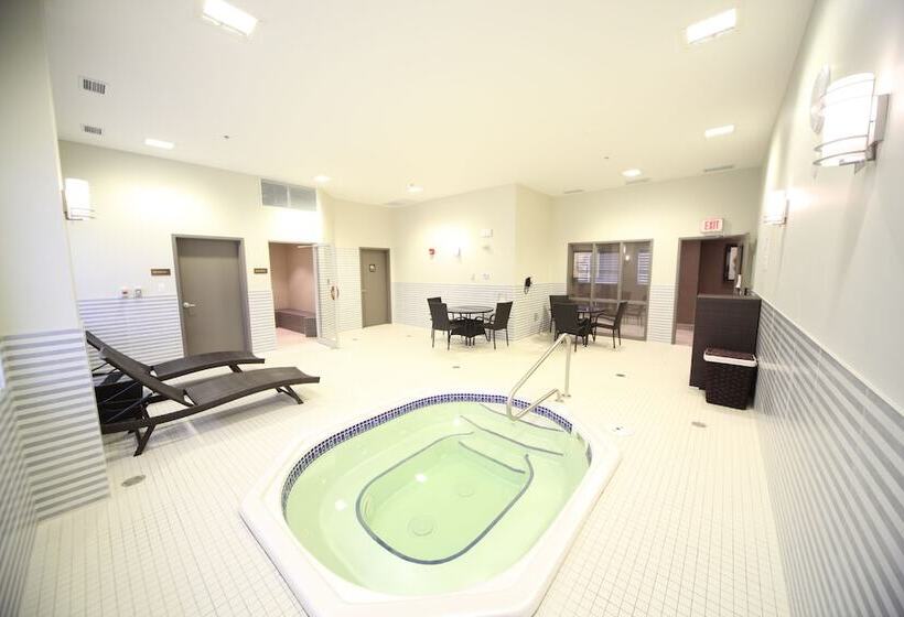 בית מלון כפרי Wyndham Garden Edmonton Airport