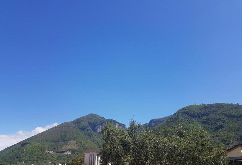 هتل Degli Amici
