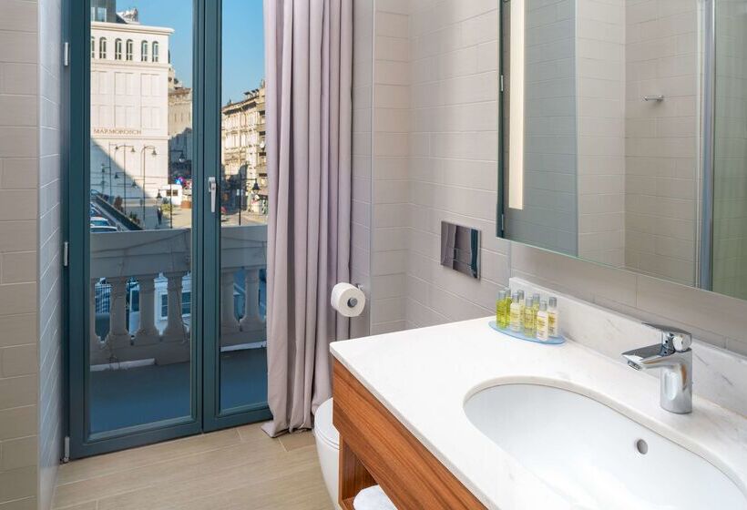 هتل Hilton Garden Inn Bucharest Old Town