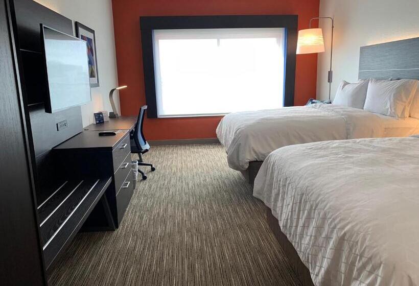 هتل Holiday Inn Express & Suites   Aurora Medical Campus, An Ihg