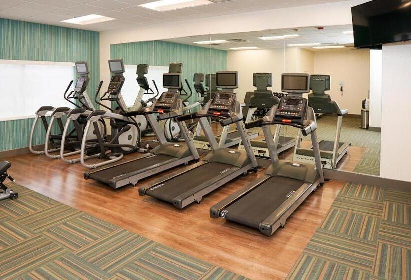 هتل Holiday Inn Express & Suites   Aurora Medical Campus, An Ihg
