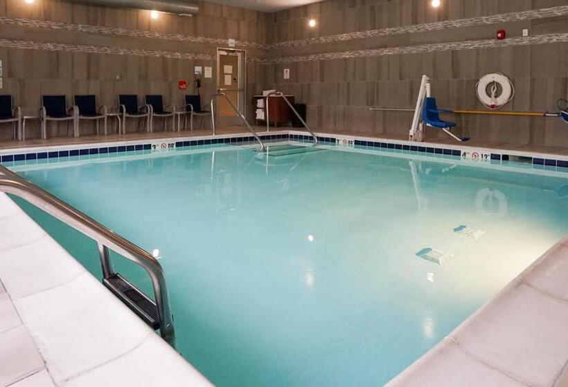 هتل Holiday Inn Express & Suites   Aurora Medical Campus, An Ihg