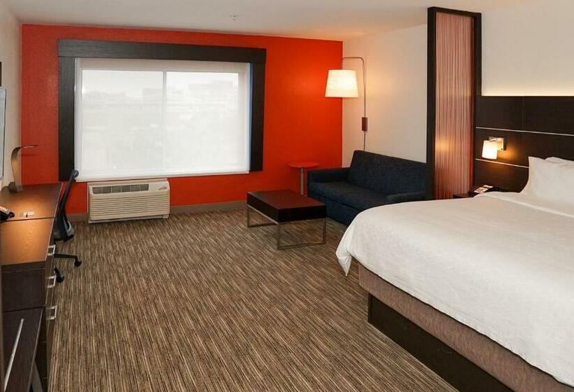 هتل Holiday Inn Express & Suites   Aurora Medical Campus, An Ihg
